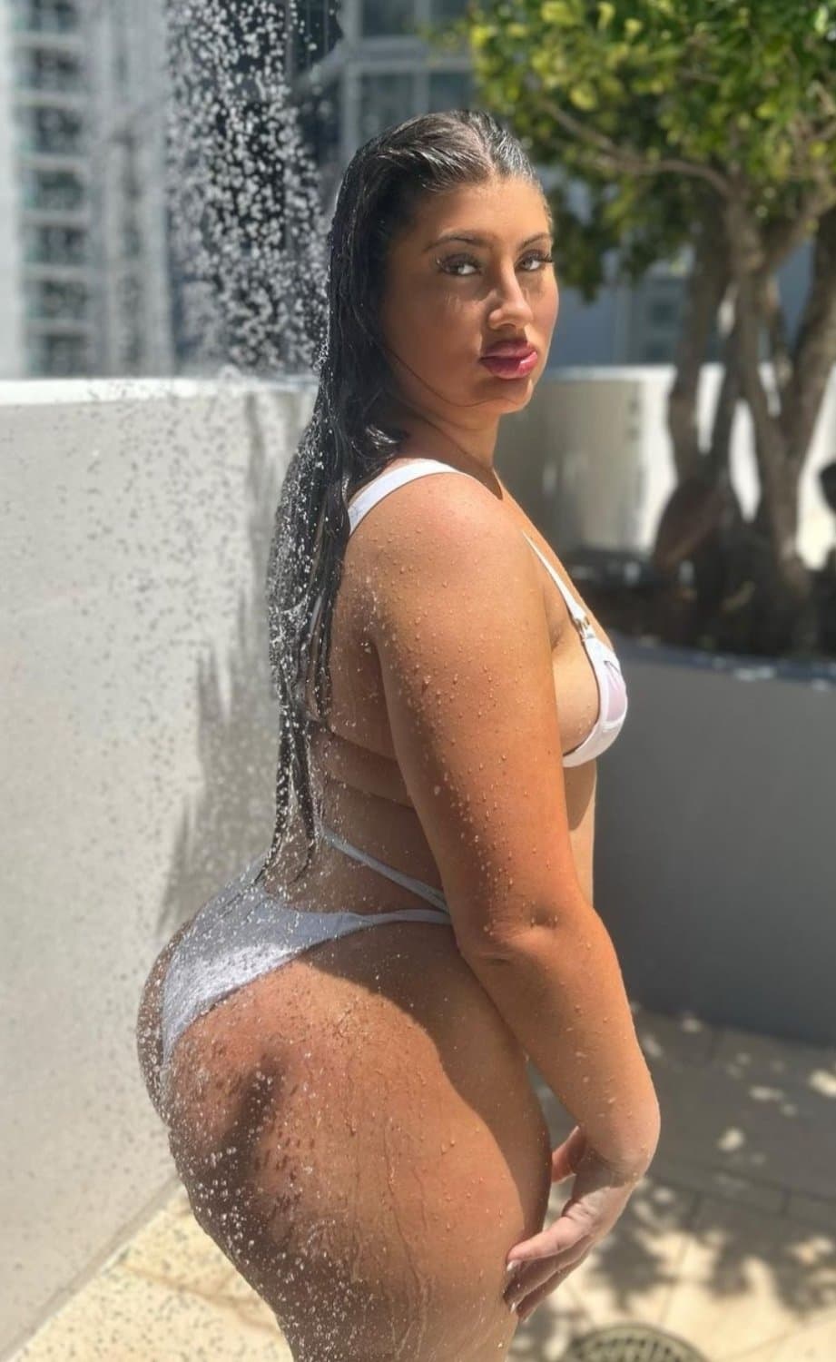 Thick brunette slut wants to be a model