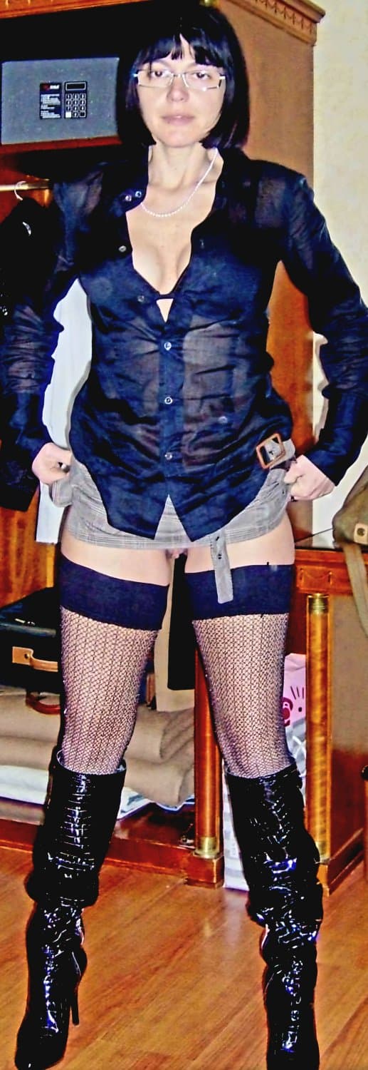 Elena la puttanona pompinara succhiacazzi di mia moglie