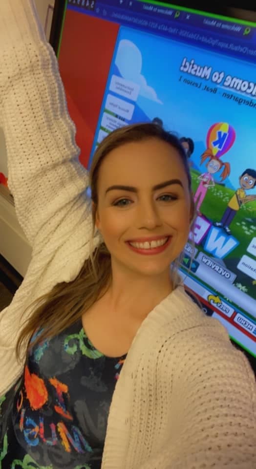 Music teacher Elizabeth gets naked outdoors