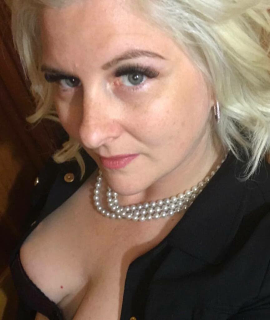 Montreal superslut Valerie sucking and fucking big thick cock