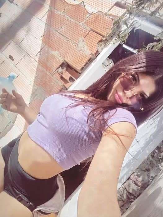 Quiere que le rompan el orto por primera vez .. se lo merece ?