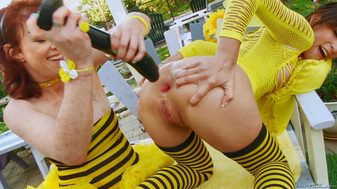 Ass Full Of Honey - Amber Rayne, Dirty Garden Girl