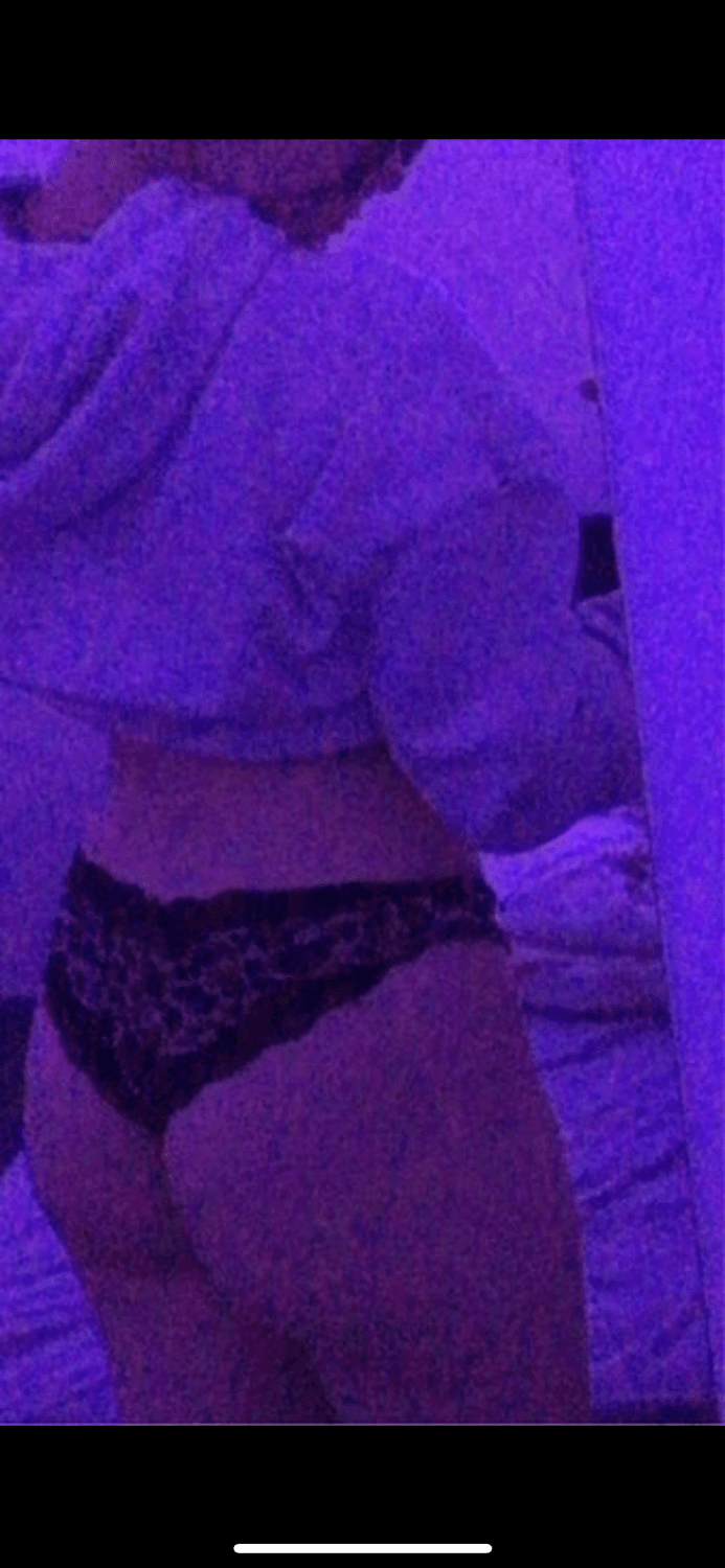 Latvian Teen Samanta wants to show off her massive ass