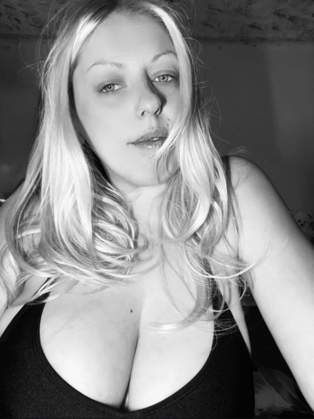 Blonde milf with huge boobs is hungry for some cock