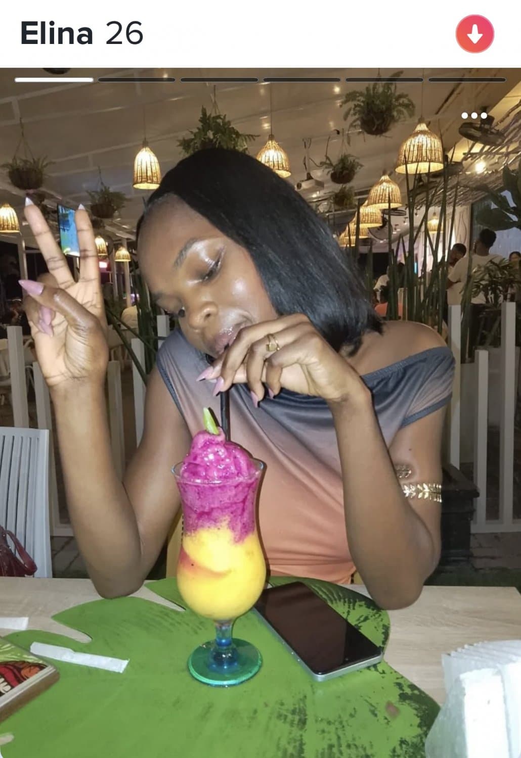 Elina me dá uma vibe de uma gaja d Russia