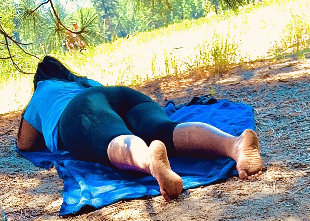 Sexy fat ass Latina by the river