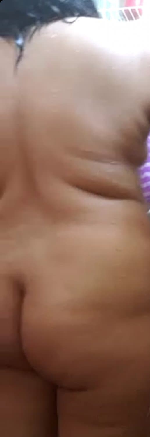 Camara escondida mientras se ducha ?