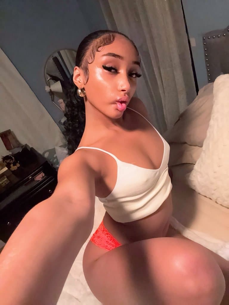 ?? She so damn sexy!!!