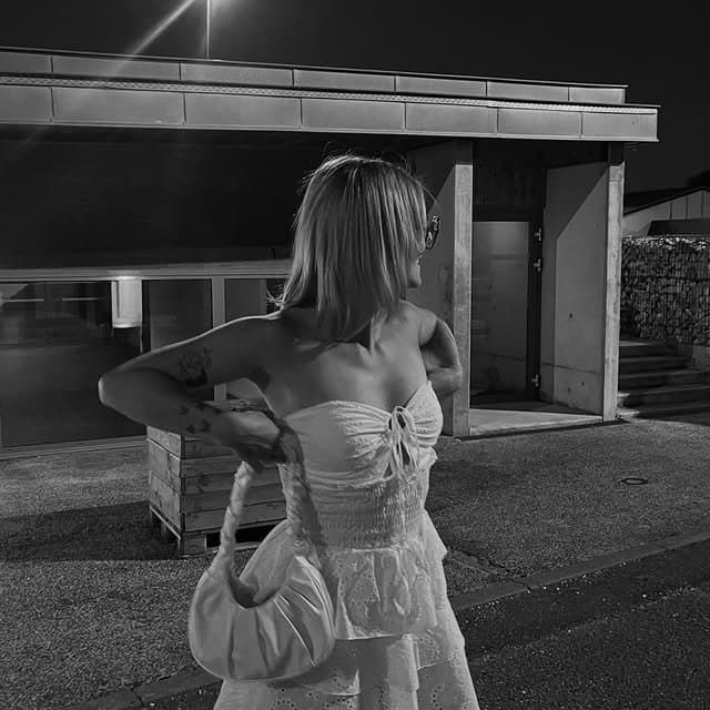 Skinny française exposé