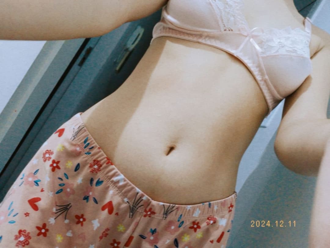 boquete, peitos, corpo perfeito e mais!! Novinha perfeita?