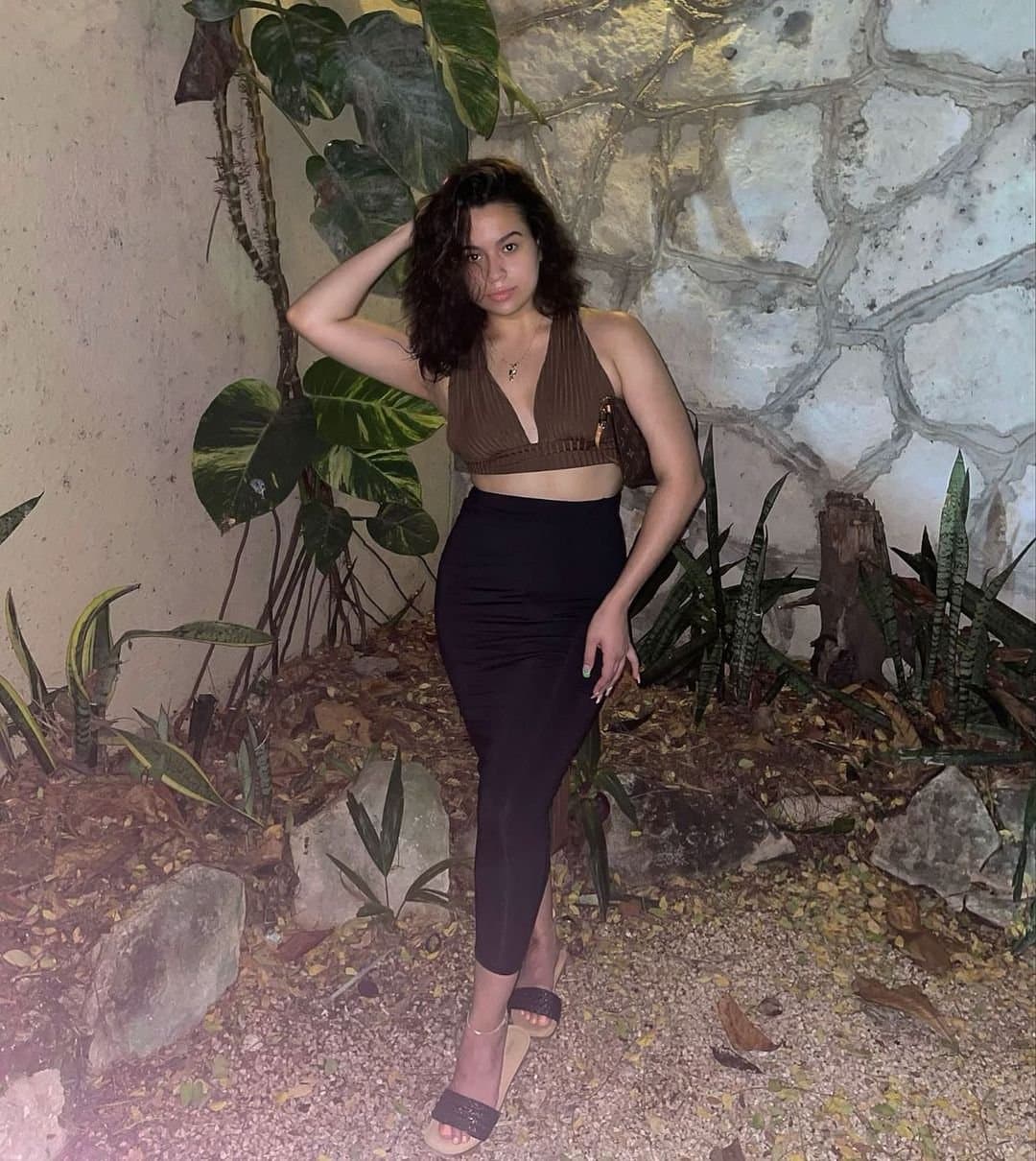 Click to view full size NN pretty legs mixed latina