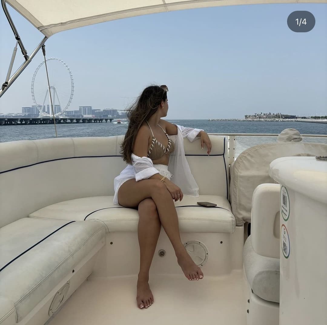 Caitlin - socials available