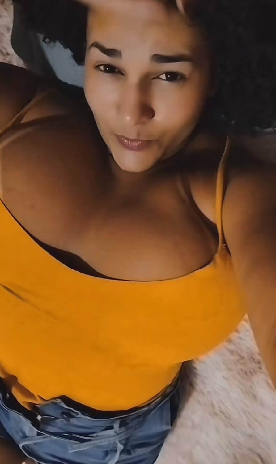 Tetuda cachorra vazada, negão adora paitão monstro pau grande peito grande combinação perfeita ??