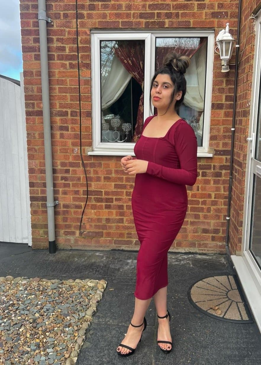 Paki babe loves it when you masterbate over her pics