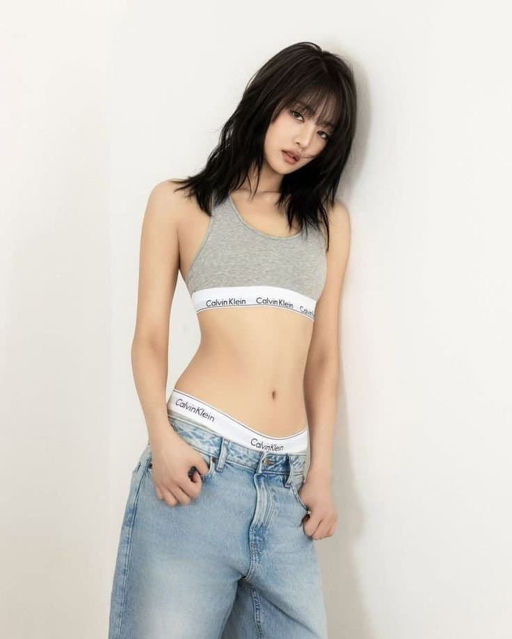 Calvin Klein Minnie split