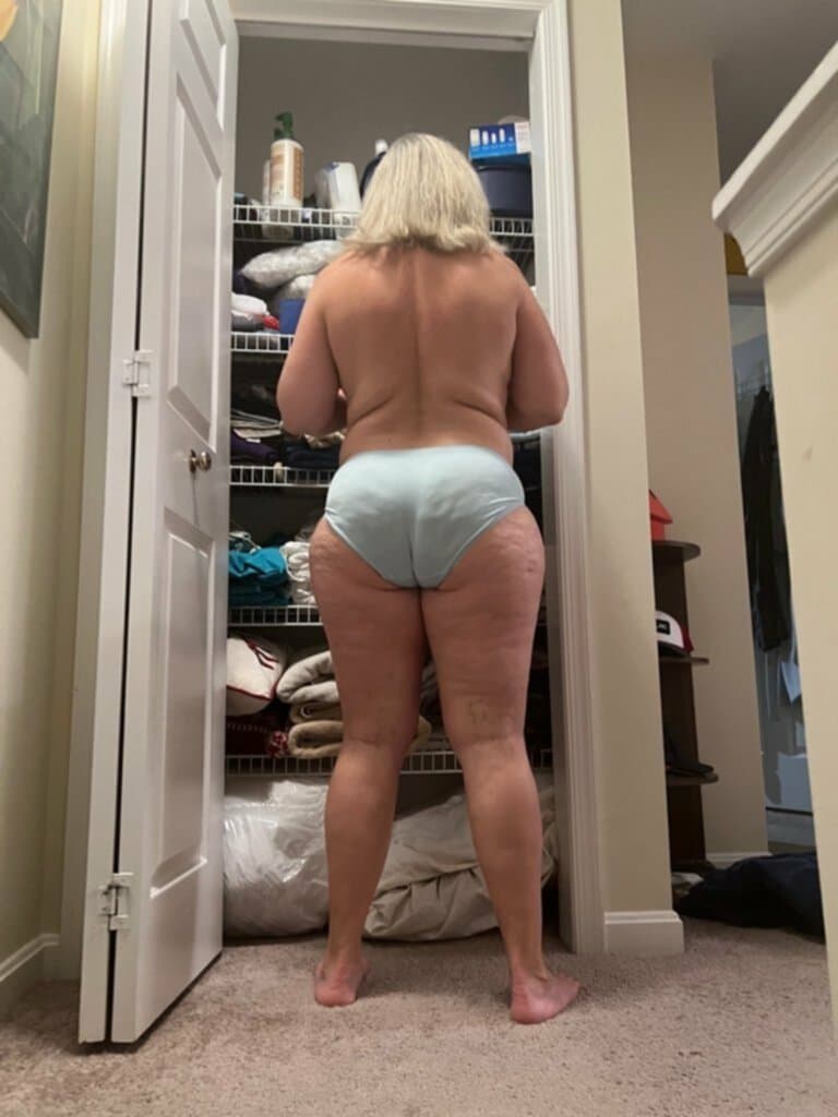 Amateur milf Carol knows her role