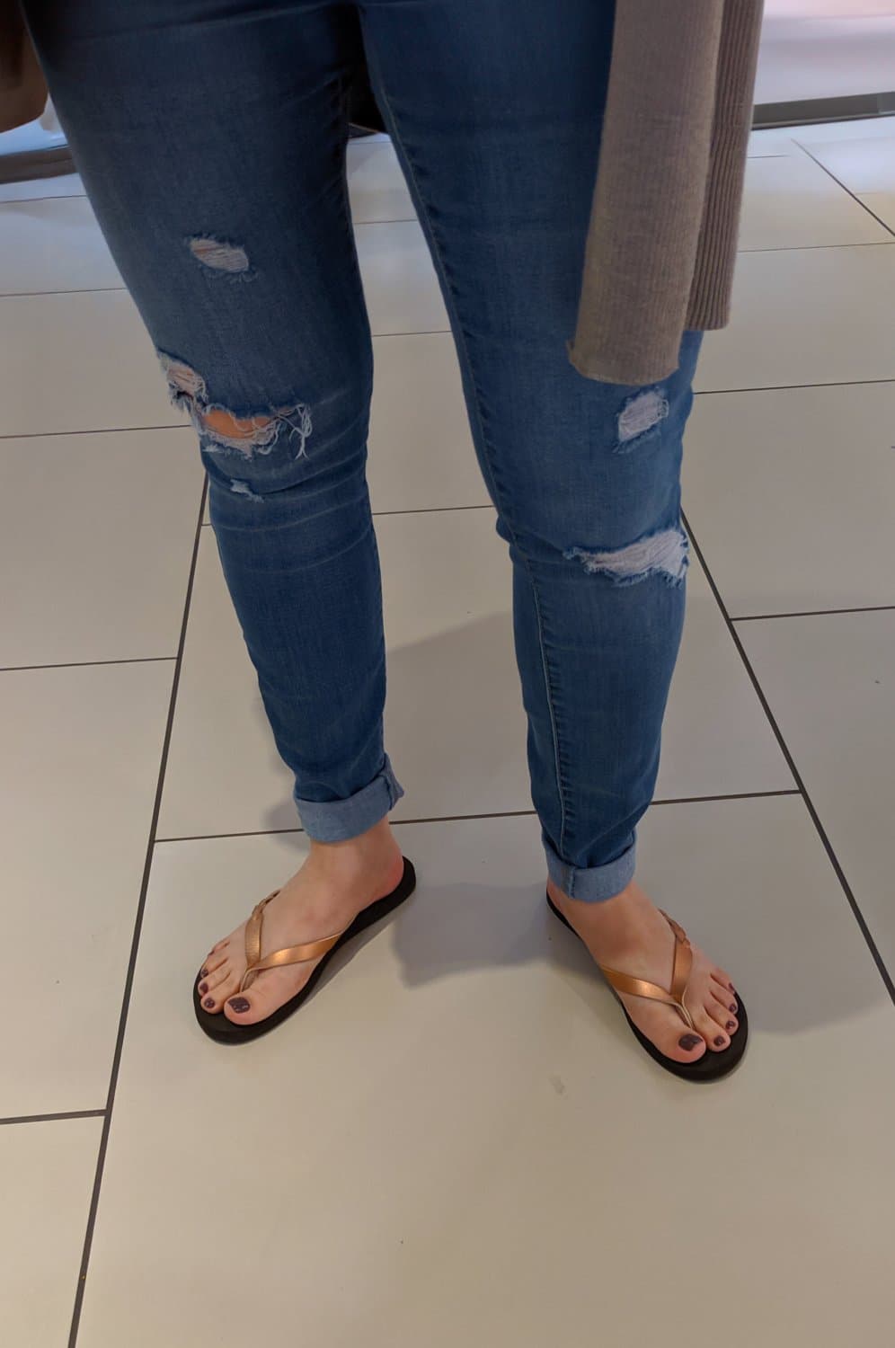 Moms friend in flip flops