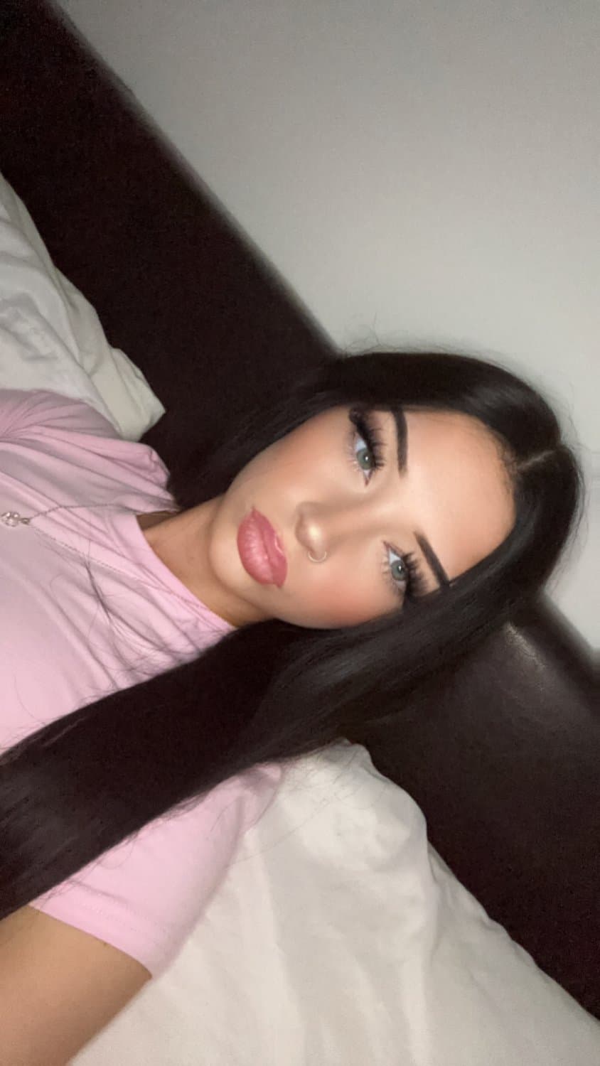 Me or Camilla Araujo?