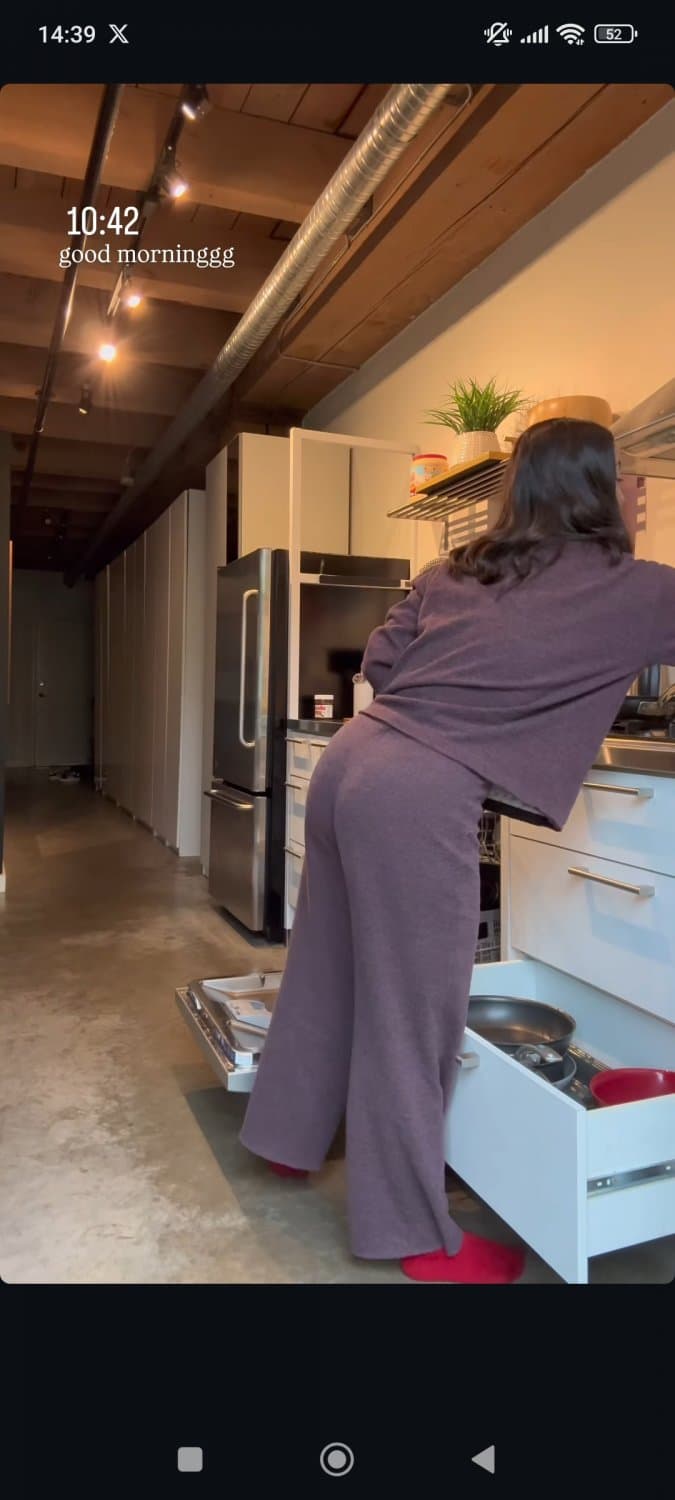 Bruna ayra, pqp essa é muito gostosa bicho, ela me dá um tesão, ninguém tem nada dela aí ?