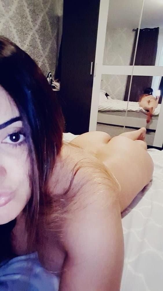 Hijabi Muslim Pakistani Wife Nudes Leaked by Husband