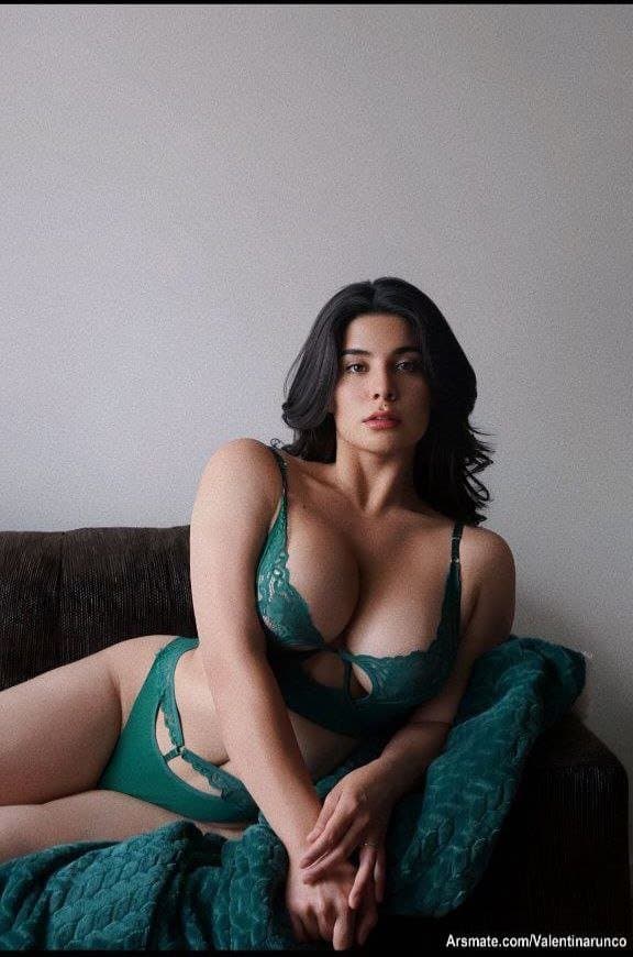 Click to view full size Valentina runco perra culona de grandes tetas