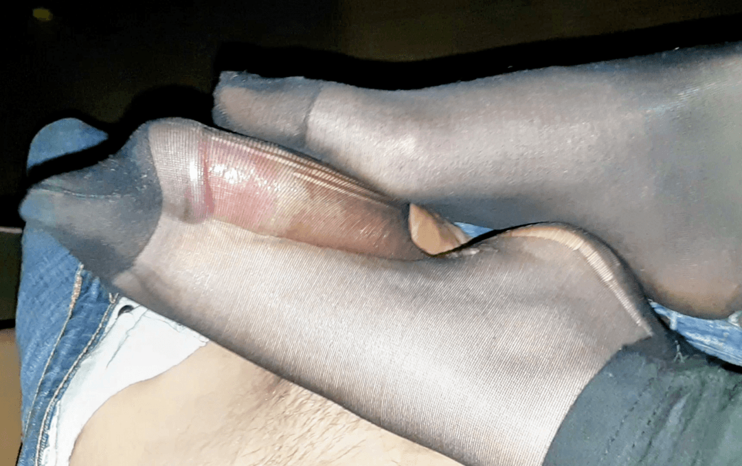 Stepmom footjob stuck inside nylon socks