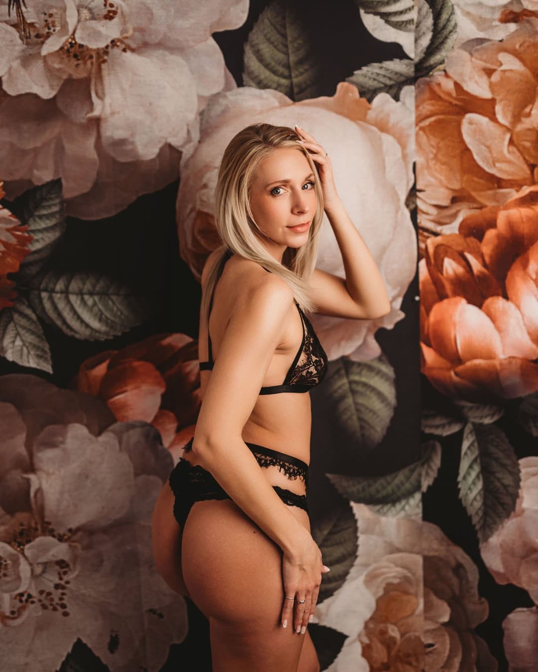 Denim Jacket MILF - Leaked Boudoir