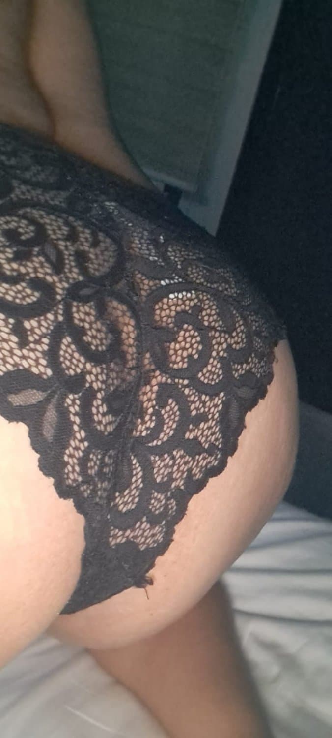 Old men pull the dick with our photos and take out their cum to my honor ???