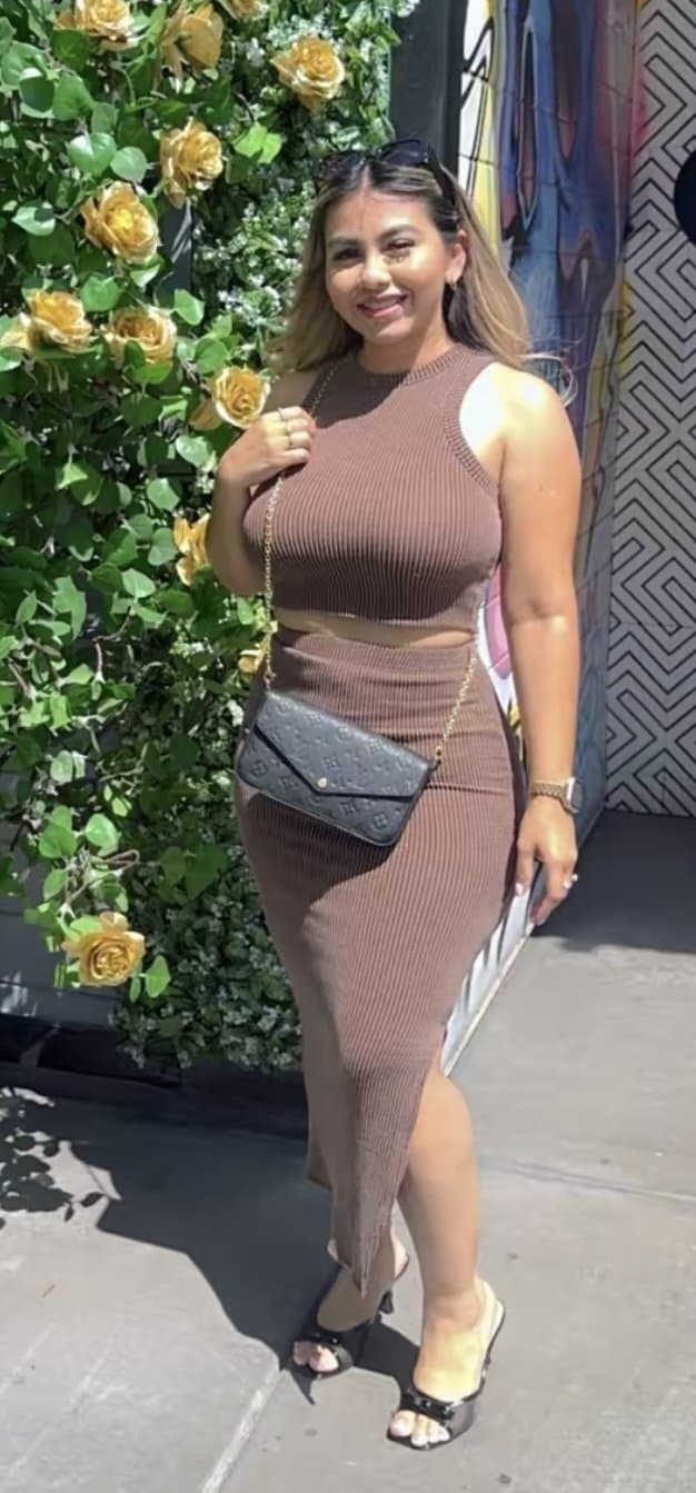 Latina milf with small waist big hips