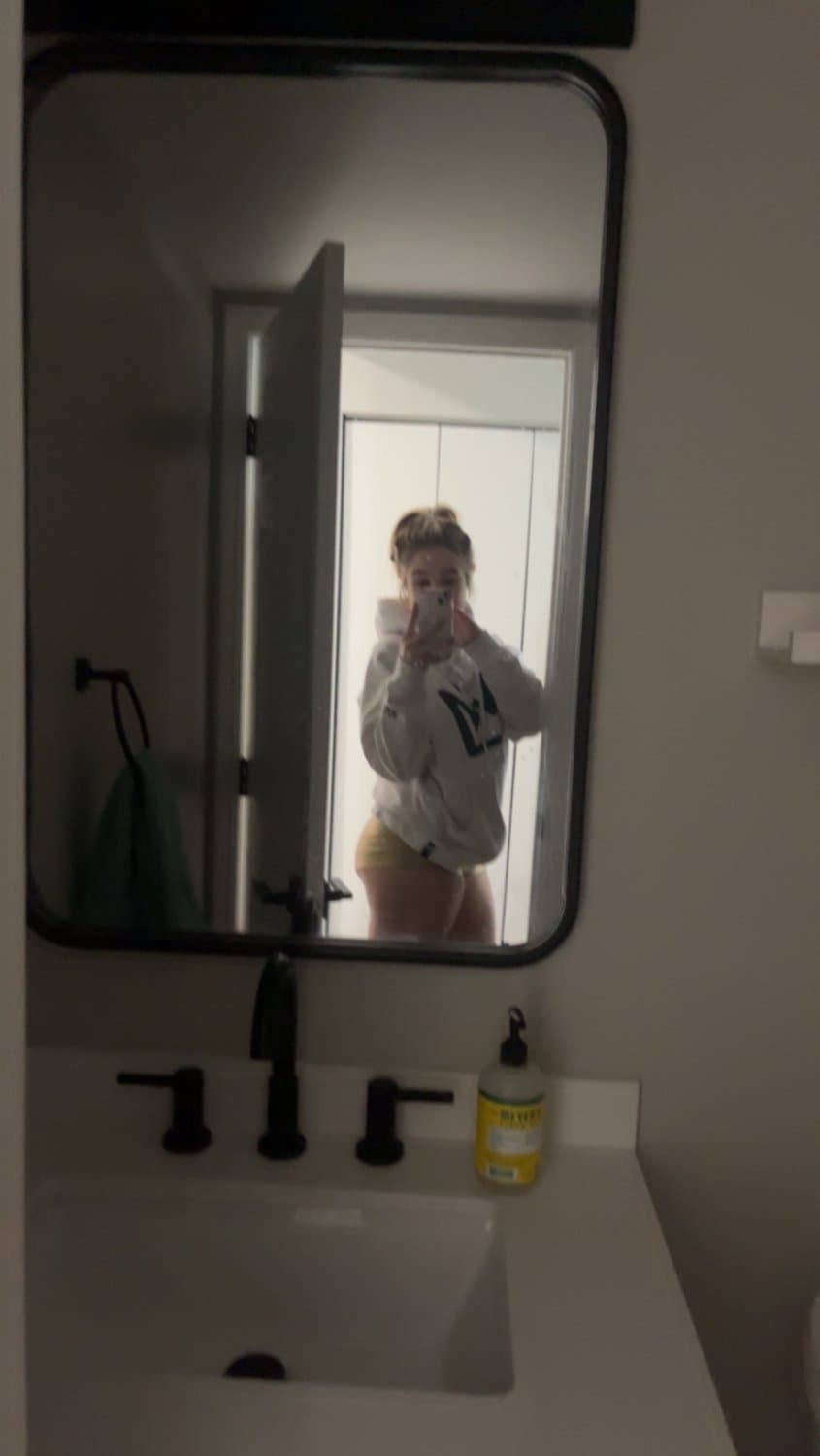 bubble butt pawg emma melka play twerking (jiggly)