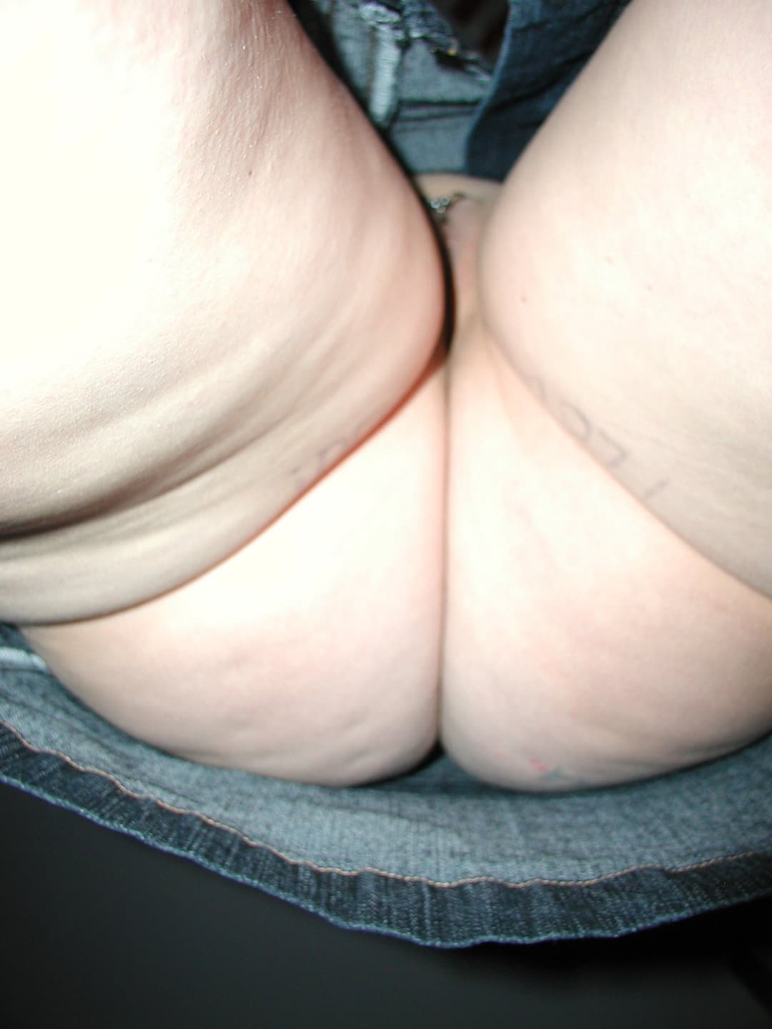 Anja Bieler im Jeans Mini mit Piercings