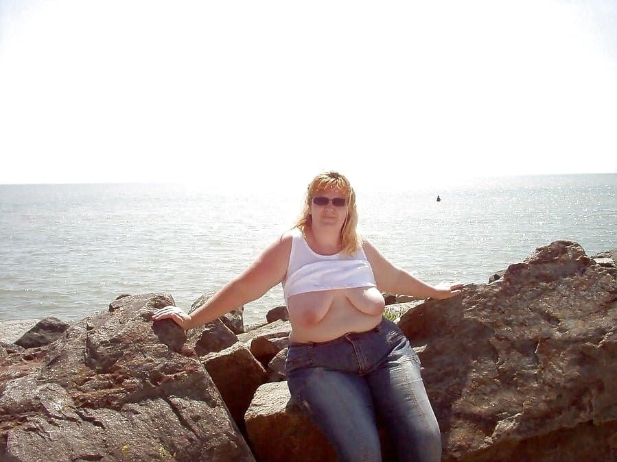 BBW- Grosse cochonne sur la plage