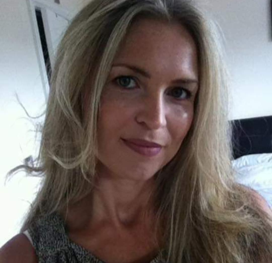 Gooning to my real life milf English teacher... she is pure goonfuel