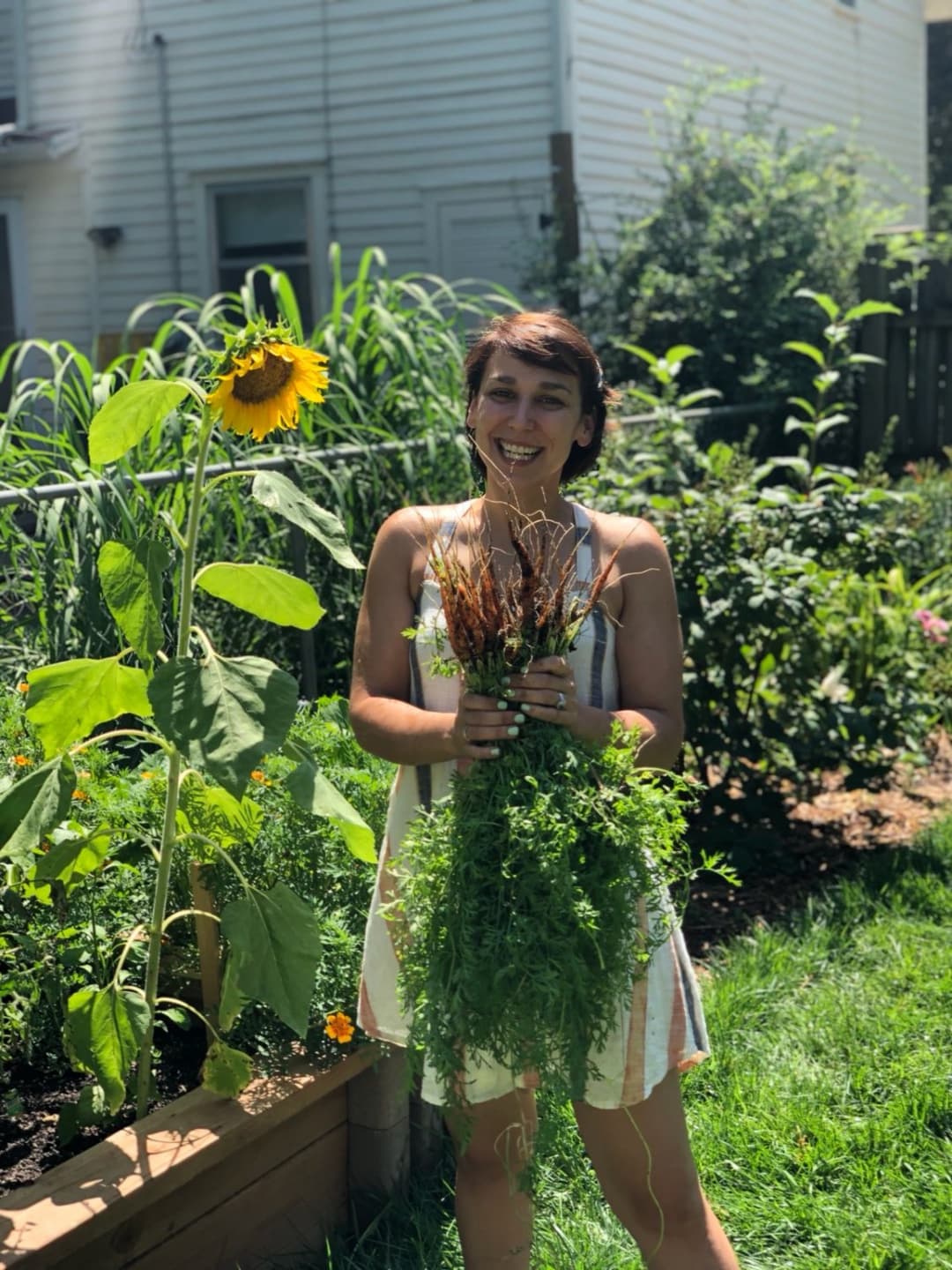 Desi hot viral girl showing her boobs and enjoying with her bf