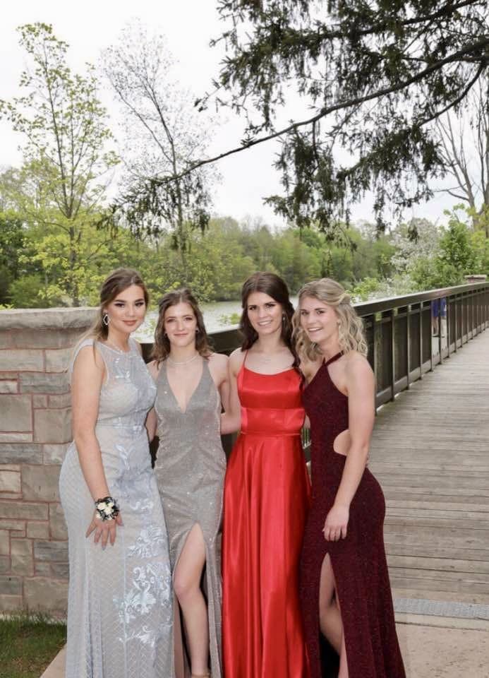 Who’s hotter Marin (left) or Savannah (right)? Like = Marin comment = Savannah! Kik to join the gc!