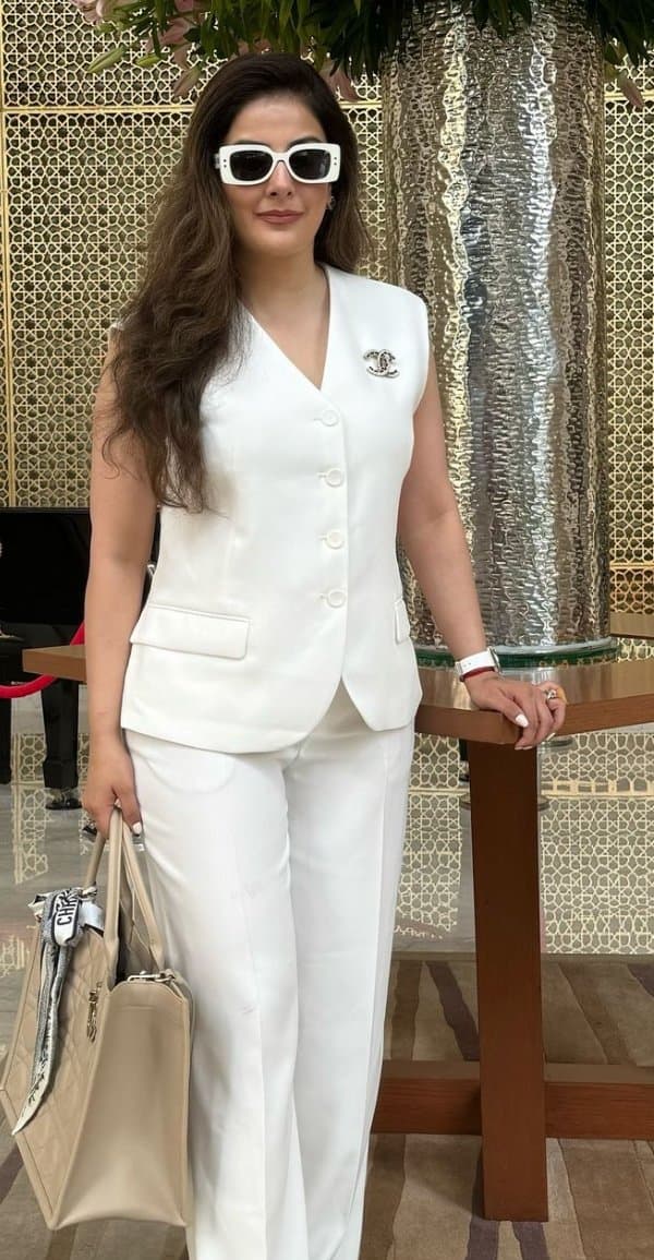 Rich Indian milf pooja my moms sister