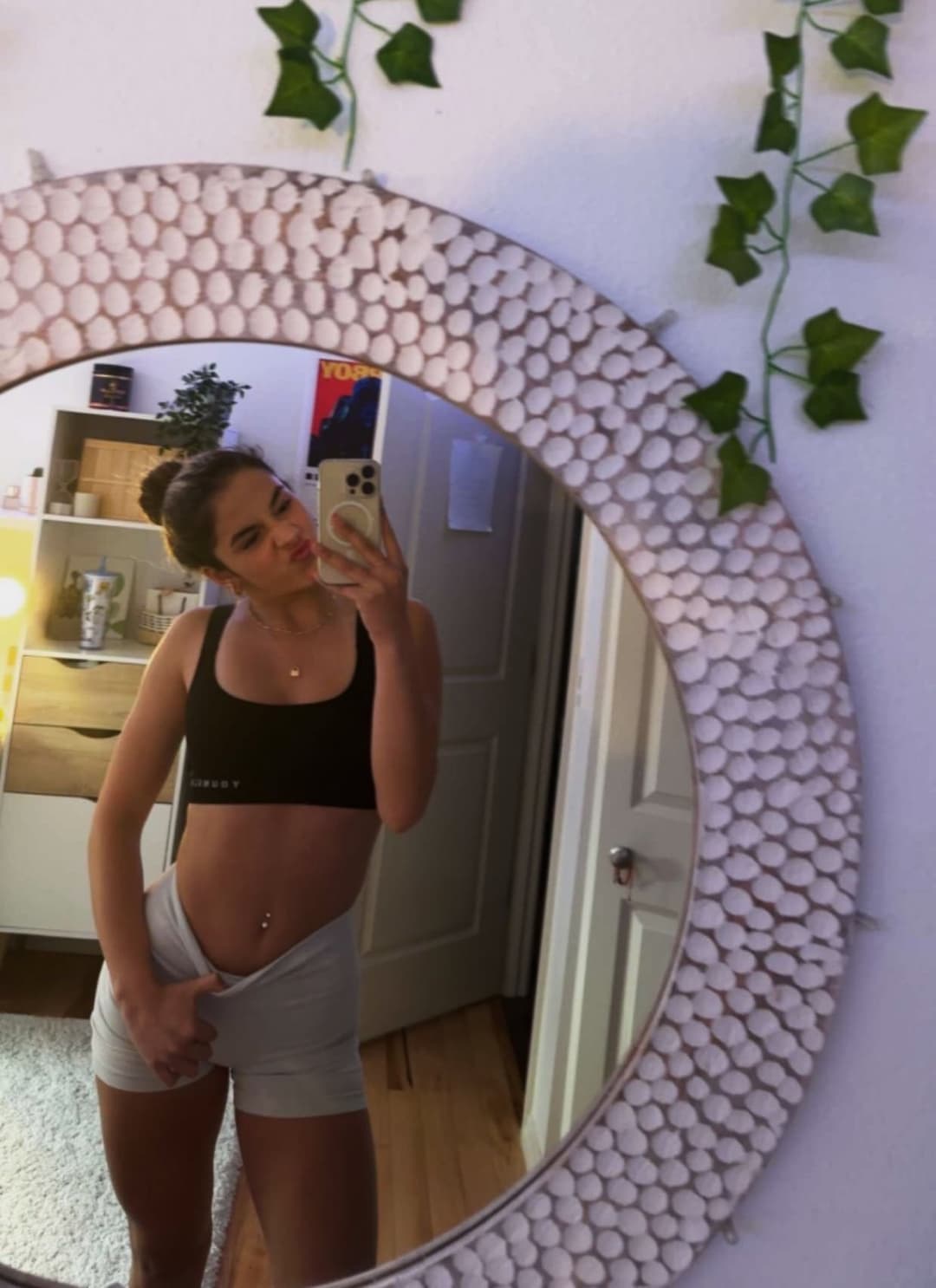 Track teen Shelli shows off her ass cheeks