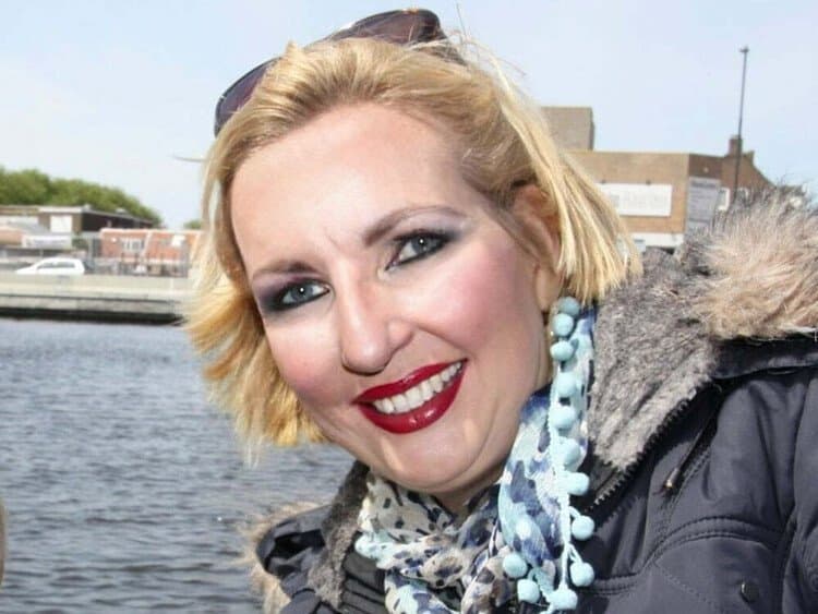 Sexy Dutch MILF Anna dildoing