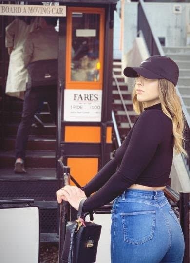 Click to view full size 24 year old Blonde Amy escort in Orange County ca