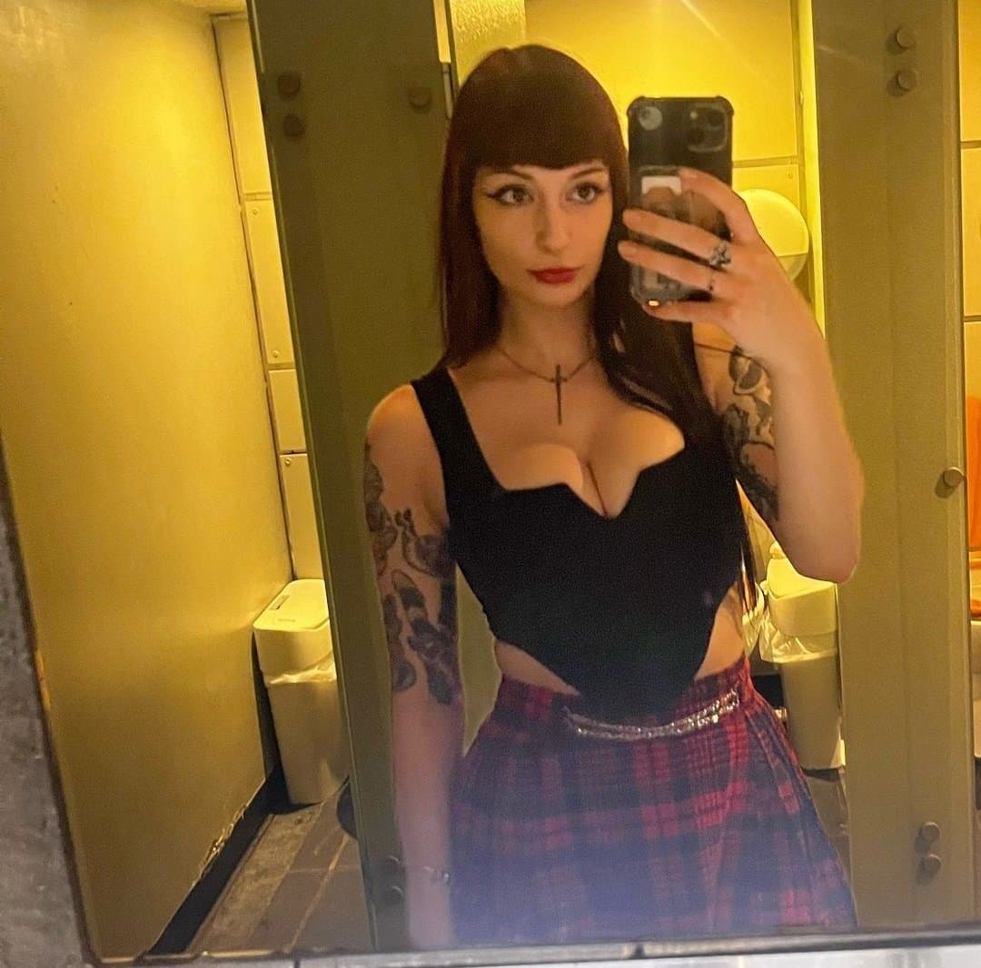 Hot slutty alt tatted emo girl slut chav uk