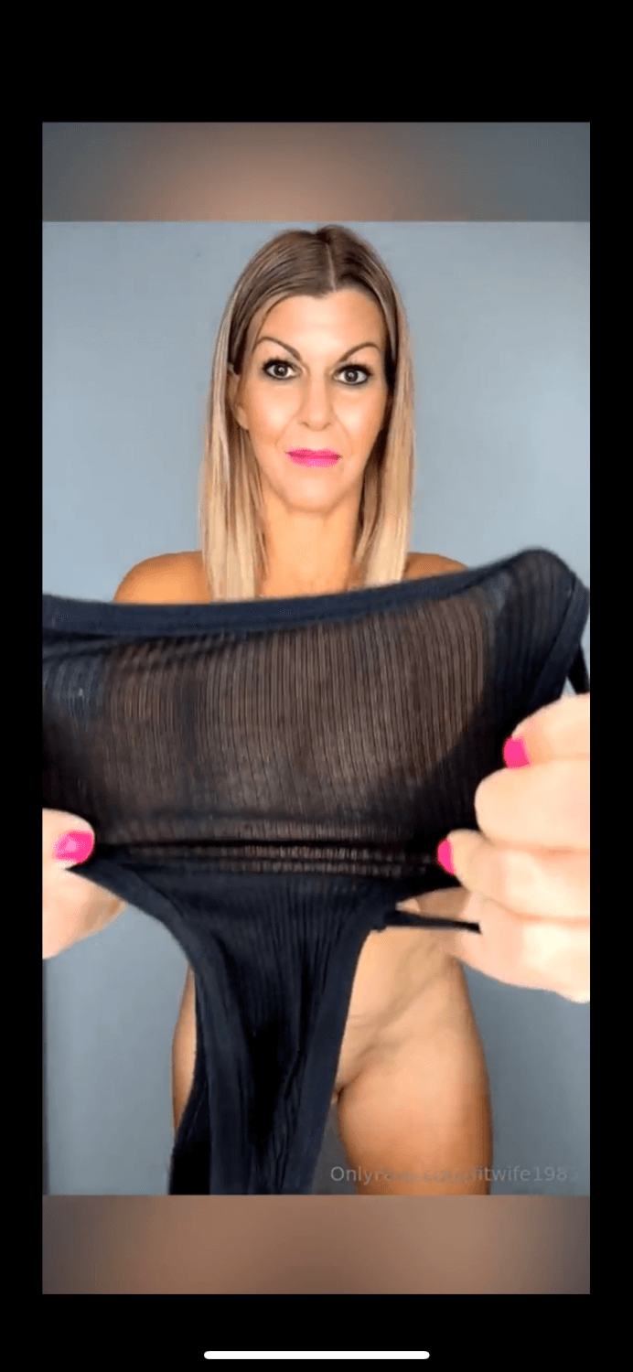 Fit Hotmilf in lingerie ??