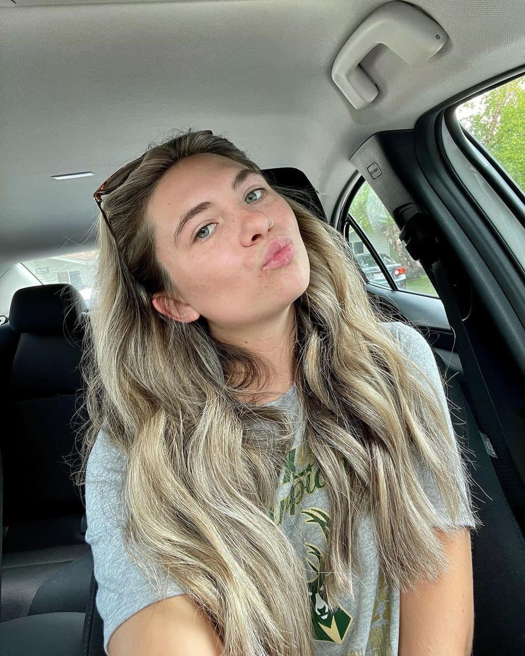 Click to view full size She gives such good head