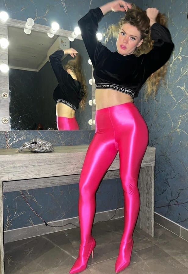 Sexy arabic blonde bellydancer form egypt