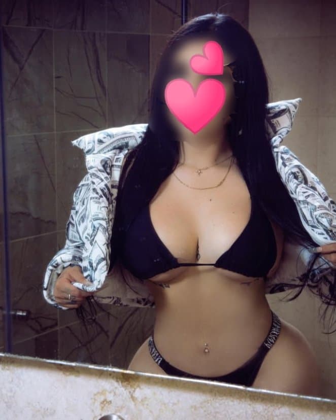 Bitches in shiny Victoria panties putas en tanga victoria de brillitos