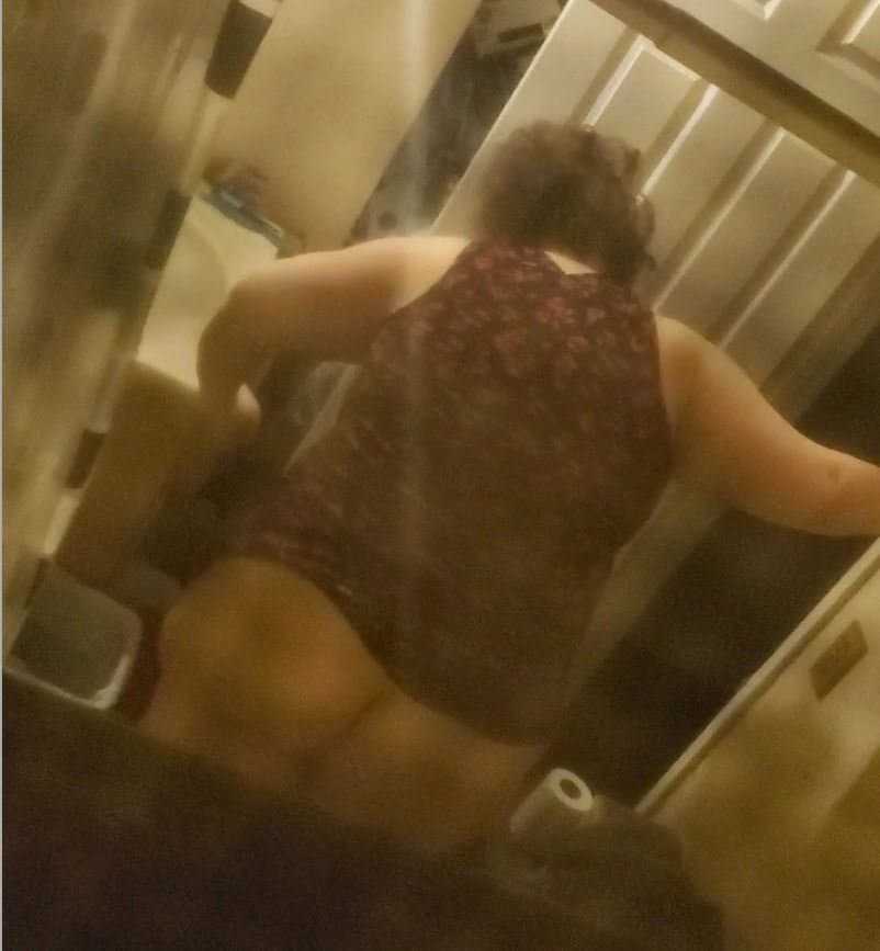 Fat Ass Mature Latina Slut Spy in Bathroom