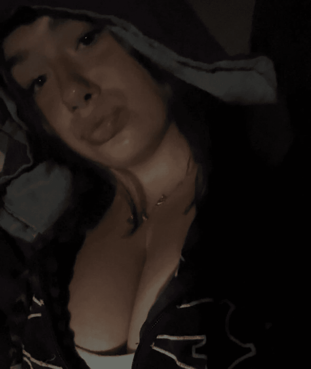 Big tit Ashlyn wants you to stare at her cleavage.