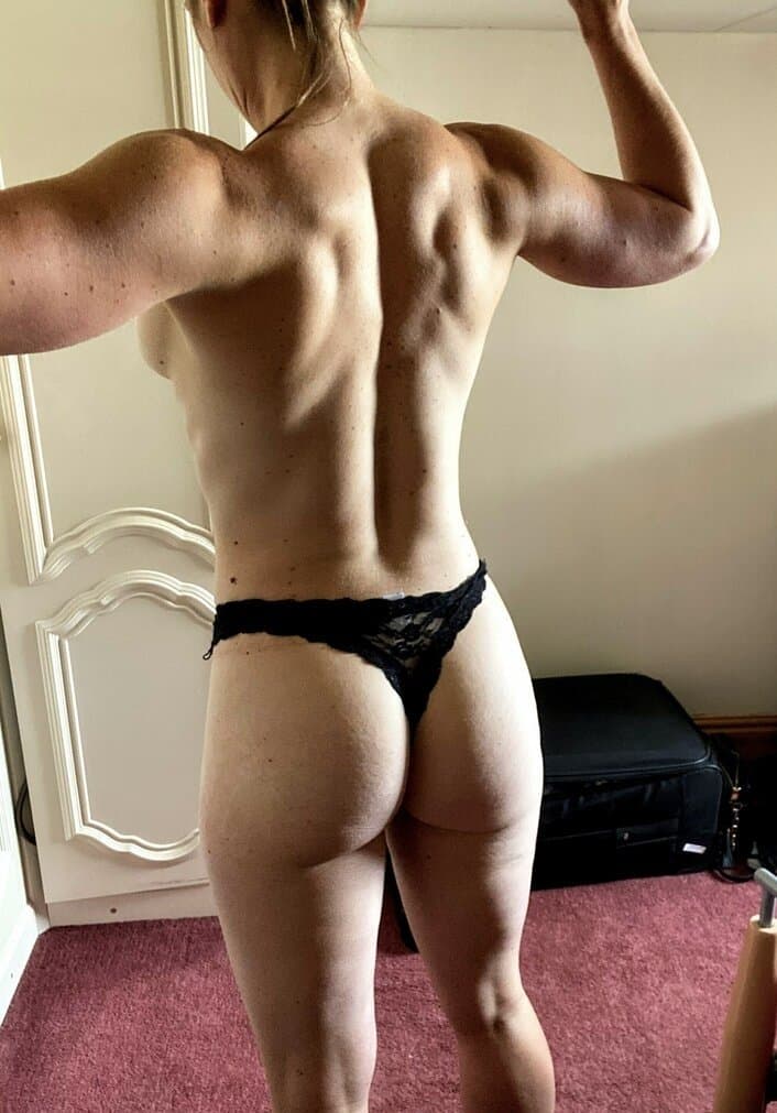 Fit chick Leah, 27, loves an exhibitionist side. Hard and fit kik slut