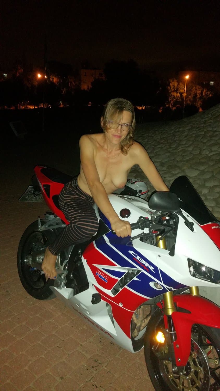 Boss on Bke Fucks Irina Secretary