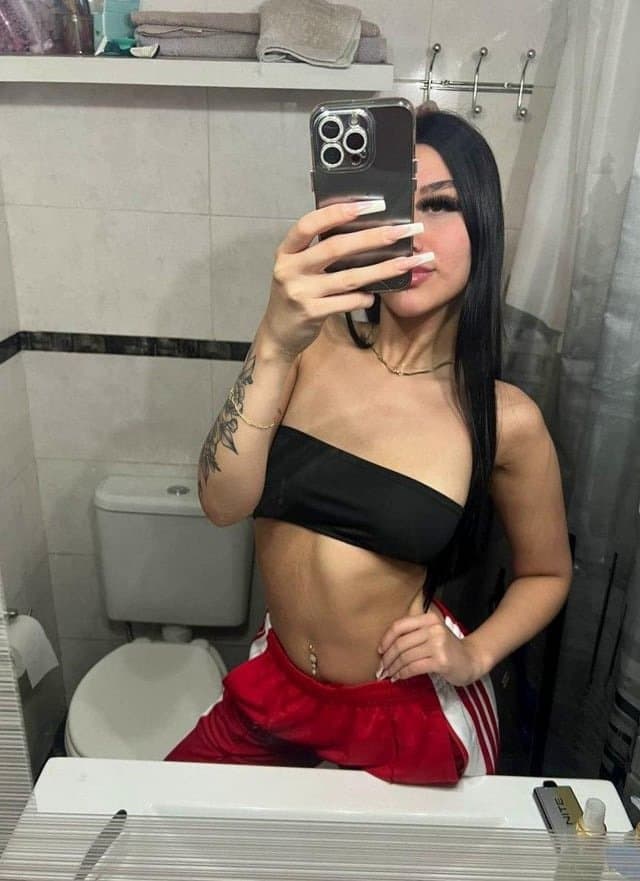 Latina trolita Argentina flaca hermosa nudes de sus ricas teticas perfectas