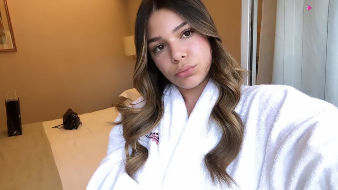 hot babe - cute face